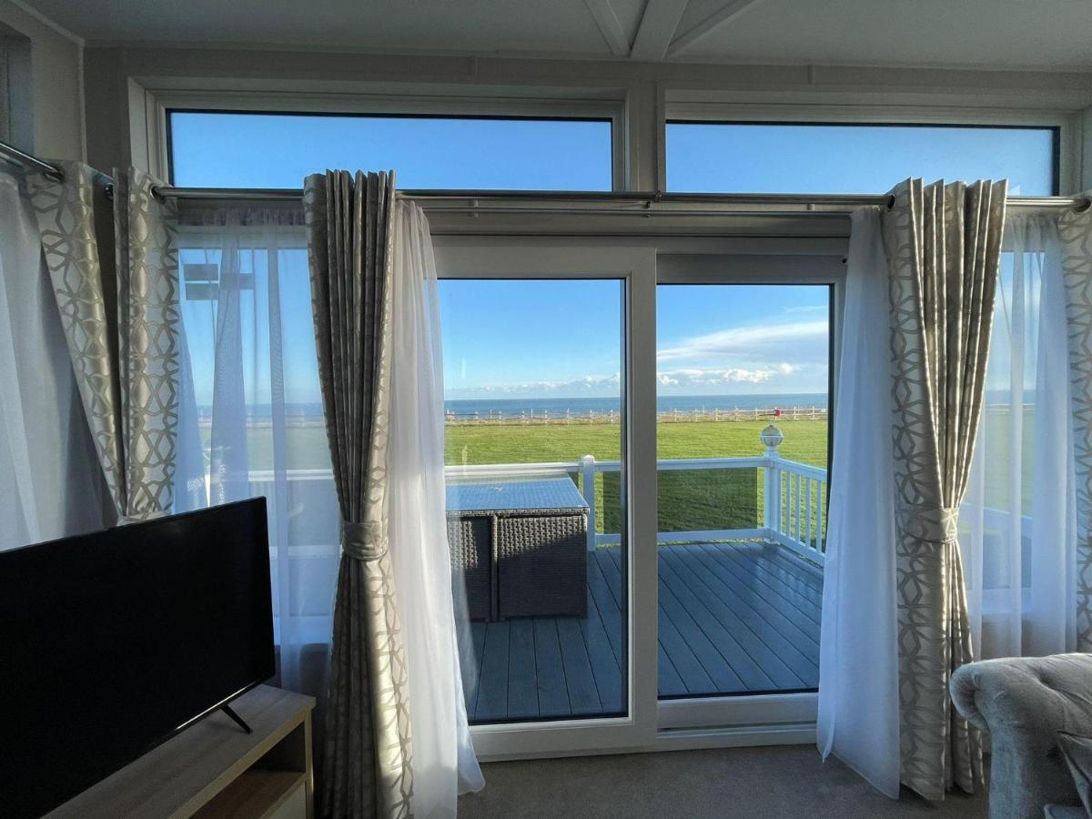 Beautiful Lodge With Full Sea Views At Broadland Sands In Suffolk Ref 20235Bs Hopton on Sea Exterior foto