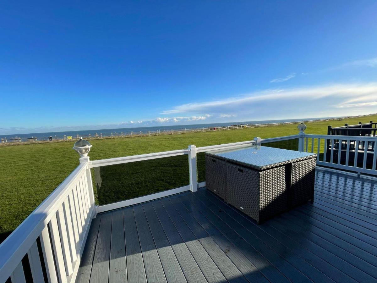 Beautiful Lodge With Full Sea Views At Broadland Sands In Suffolk Ref 20235Bs Hopton on Sea Exterior foto