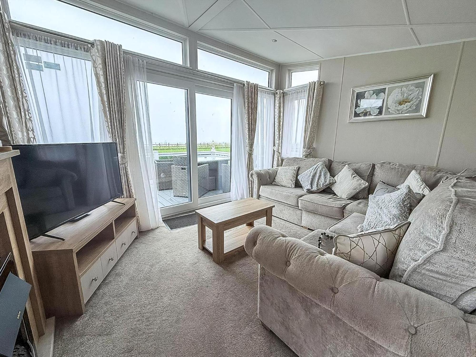 Beautiful Lodge With Full Sea Views At Broadland Sands In Suffolk Ref 20235Bs Hopton on Sea Exterior foto