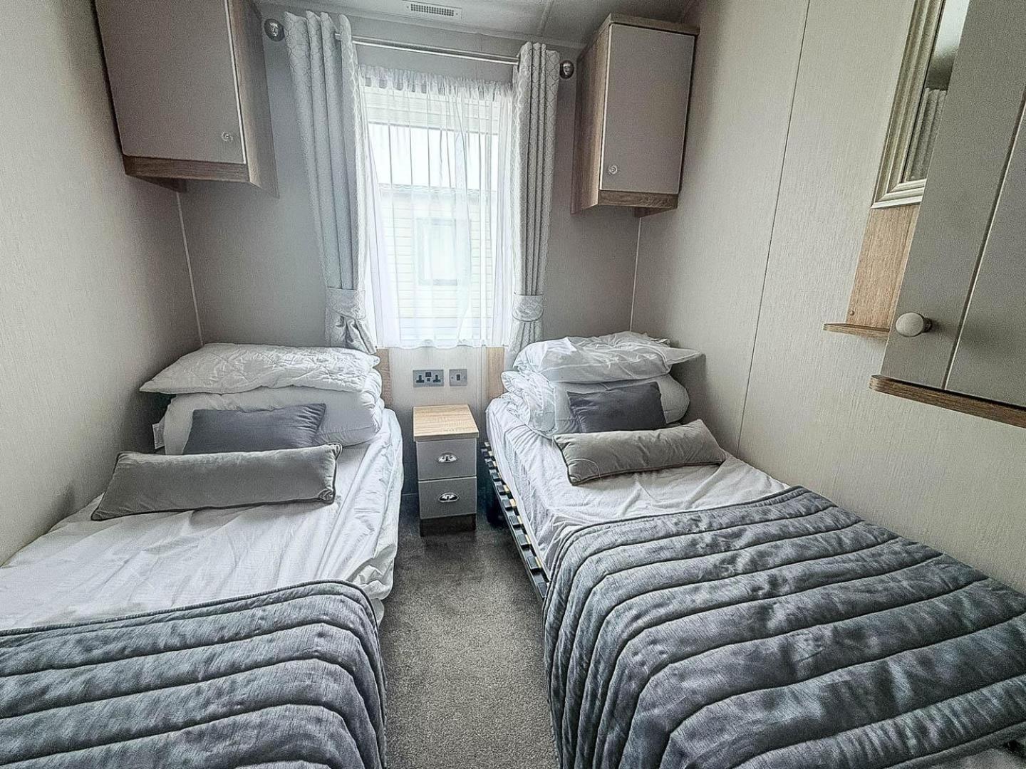 Beautiful Lodge With Full Sea Views At Broadland Sands In Suffolk Ref 20235Bs Hopton on Sea Exterior foto
