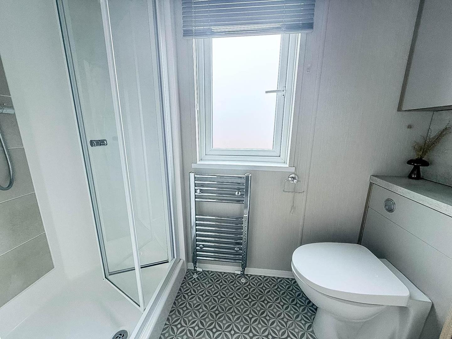 Beautiful Lodge With Full Sea Views At Broadland Sands In Suffolk Ref 20235Bs Hopton on Sea Exterior foto