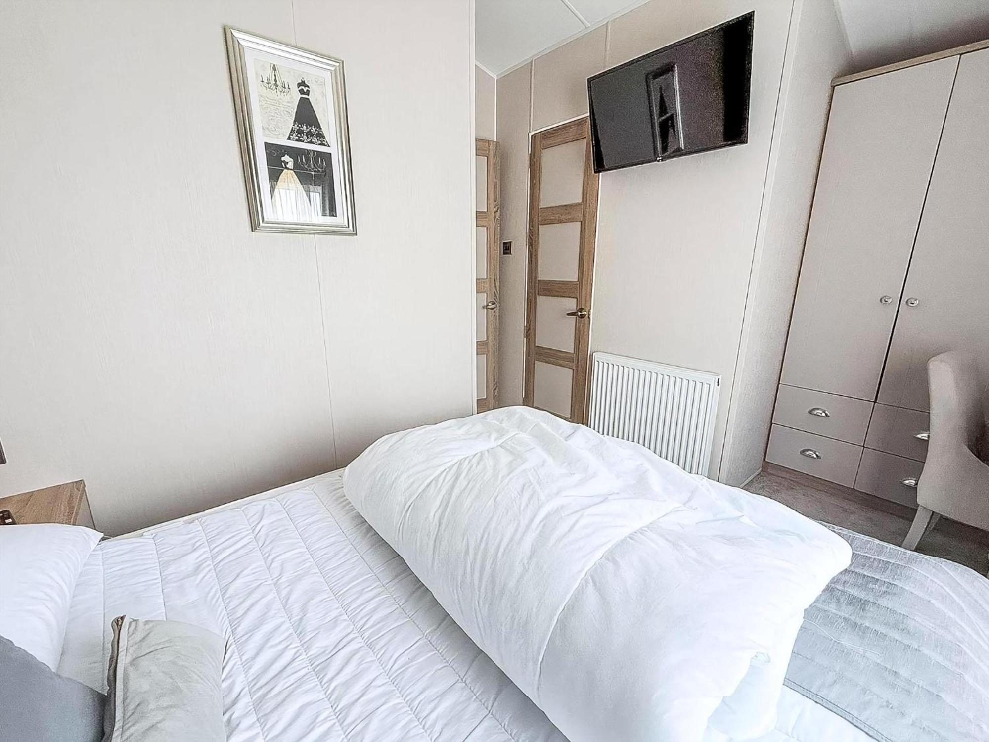 Beautiful Lodge With Full Sea Views At Broadland Sands In Suffolk Ref 20235Bs Hopton on Sea Exterior foto